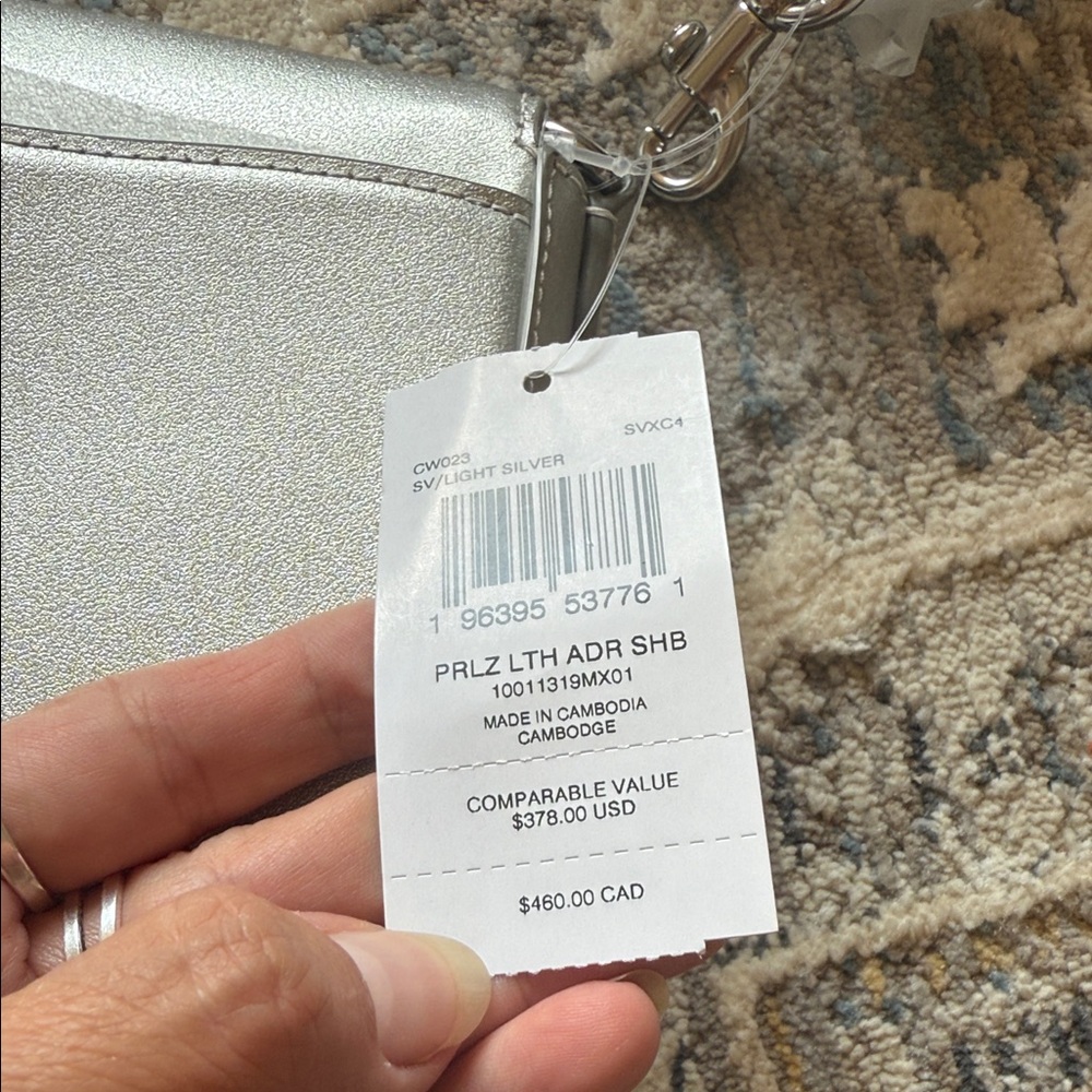 COACH leather Metallic Silver Clutch with shoulder strap, brand new never used - Picture 7 of 8